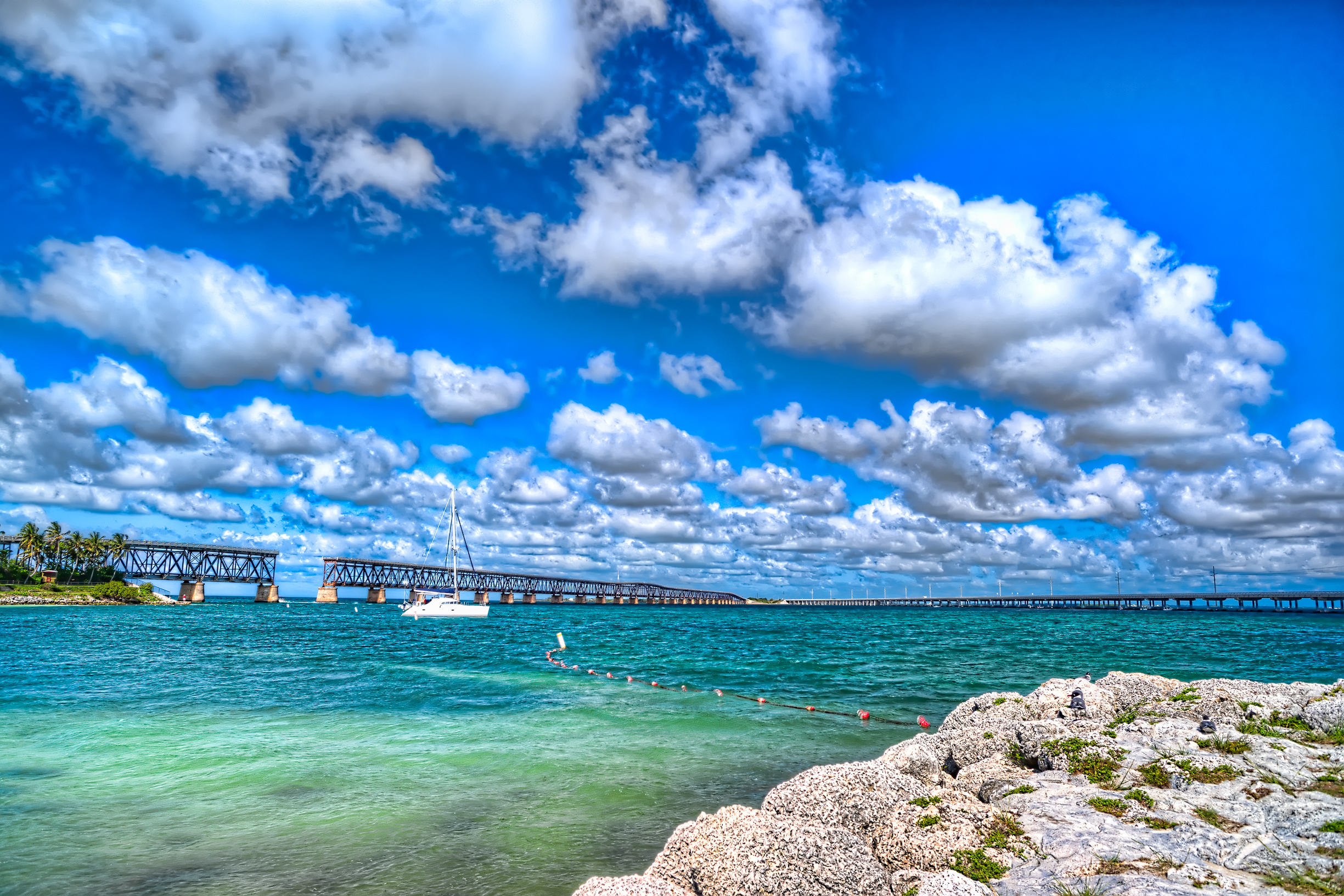 Florida Keys đẹp tuyệt vời: Florida Keys mang trong mình vẻ đẹp huyền bí và lãng mạn của cuộc sống ven biển. Với những bãi cát trắng mịn, những hòn đảo hoang sơ, những khu rạn san hô kỳ vĩ và những bổi cảnh đẹp như tranh, Florida Keys đang chờ đón bạn. Đừng bỏ lỡ cơ hội để thưởng thức vẻ đẹp tuyệt vời này qua hình ảnh.